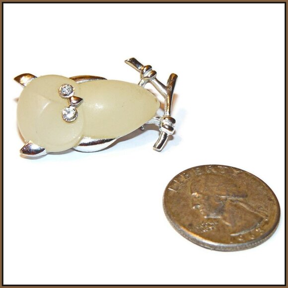 Vintage Park-Lane Lucite‎ Owl Brooch with Rhinestone Eyes - Picture 3 of 4